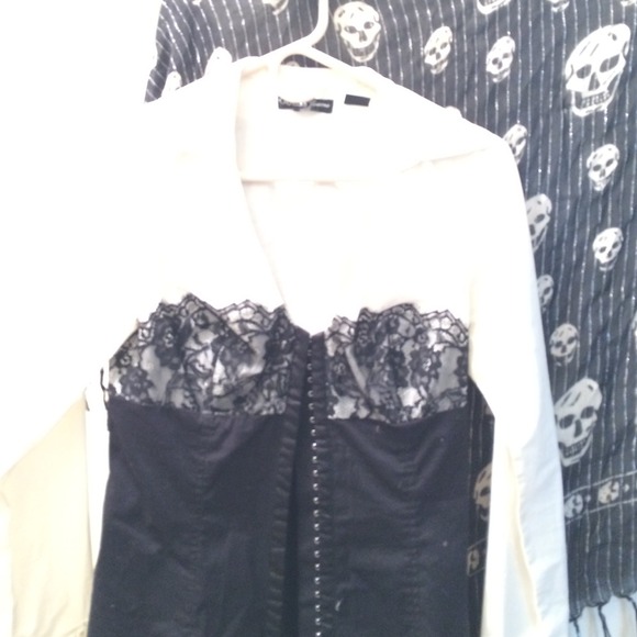 Guess shirt with clasps like corset