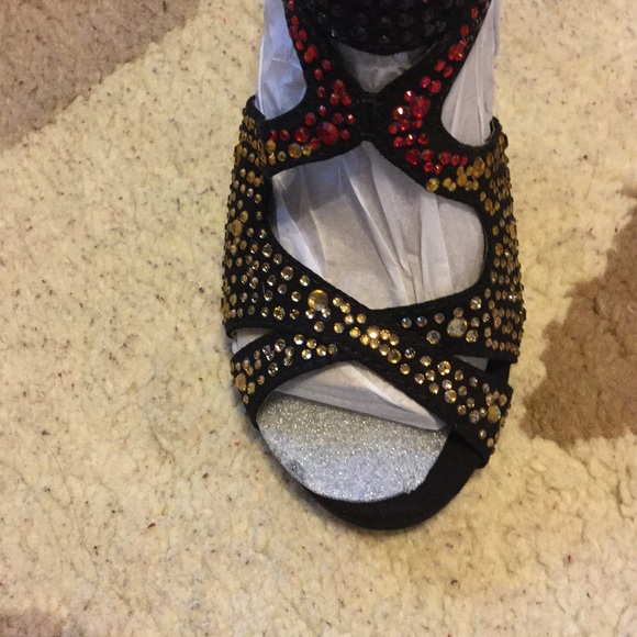 Gianni Bini Flame heel - Picture 2 of 4