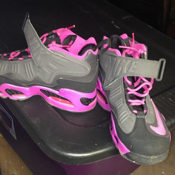 Nike Griffy's. - Picture 2 of 2