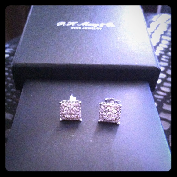 SOLD. Diamond earrings w/ box - Picture 1 of 2