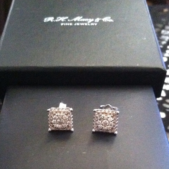SOLD. Diamond earrings w/ box - Picture 2 of 2