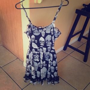 Short Skull with strip of lace strap dress.