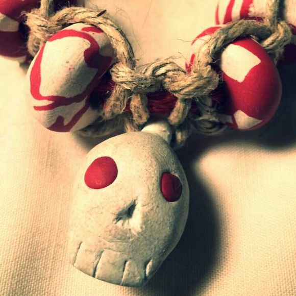 Hemp Skull Bracelet New Handmade Red White - Picture 3 of 4