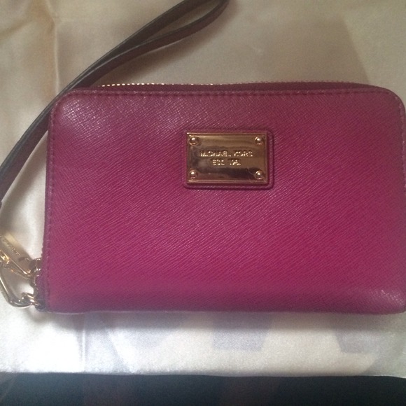 Authentic Michael Kors wristlet/mini wallet