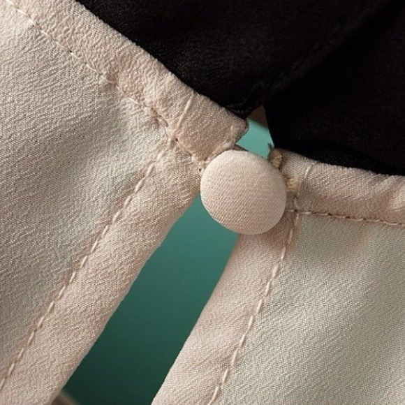 ❗REDUCED❗ Cute Bow Collared Blouse - Picture 2 of 3