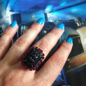 Adjustable cameo ring with red stones