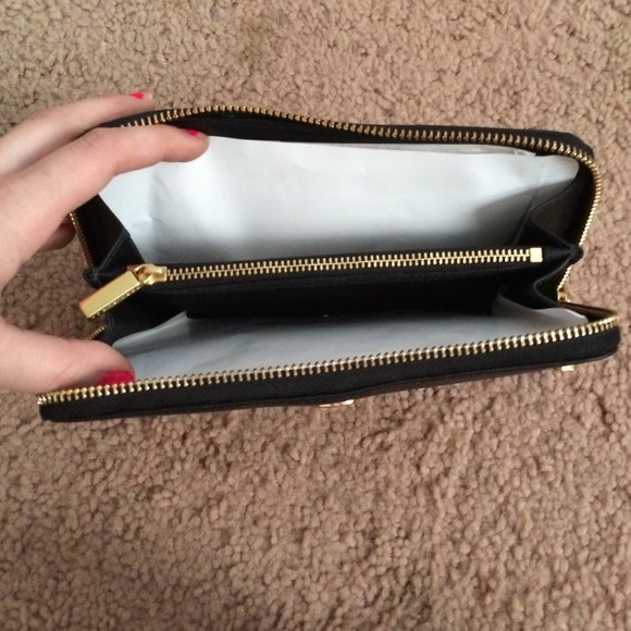 Tory Burch Robinson Zip Continental Wallet in blk - Picture 2 of 4