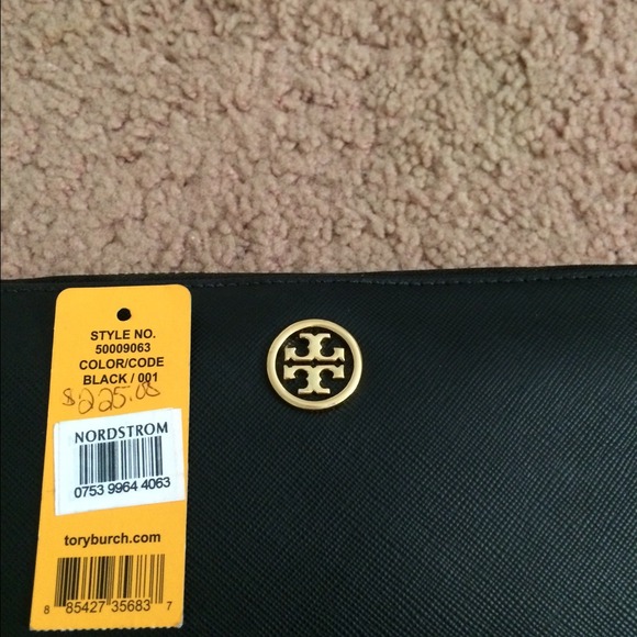 Tory Burch Robinson Zip Continental Wallet in blk - Picture 4 of 4