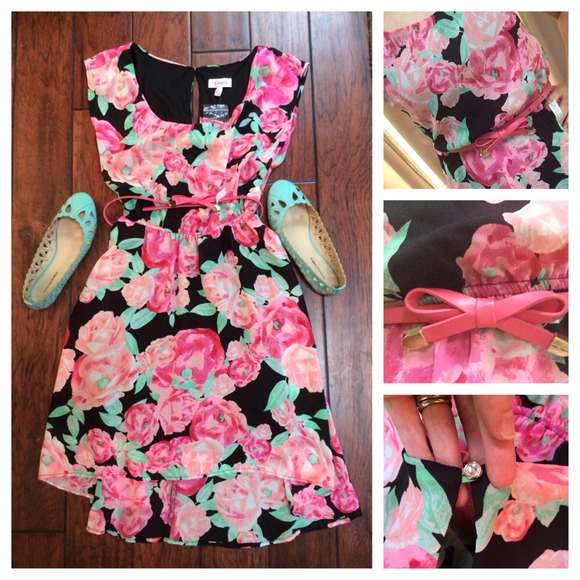 Dresses & Skirts - Fun and Flirty Summer Dress