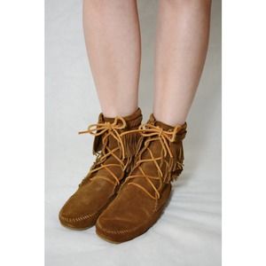 minnetonka double fringe tramper boot