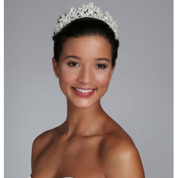 Large tiara.. With pearls and crystals
