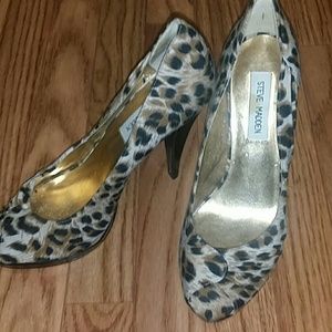 Leopard pumps* great for work*