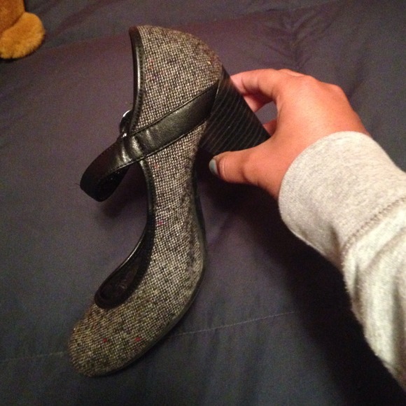 Grey heels☁️