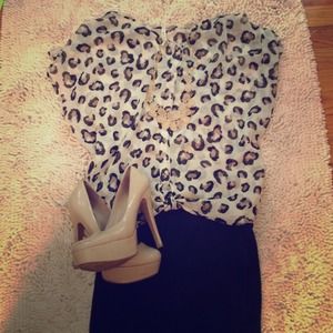 Francesca's Collections Snow Leopard Top