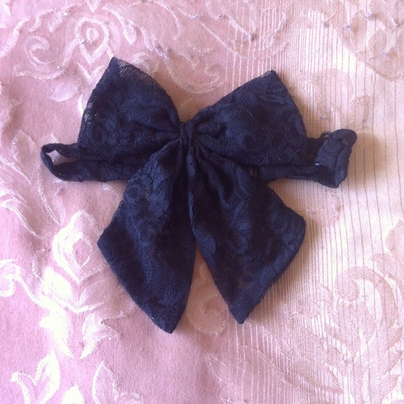 Black Lace Bow Tie