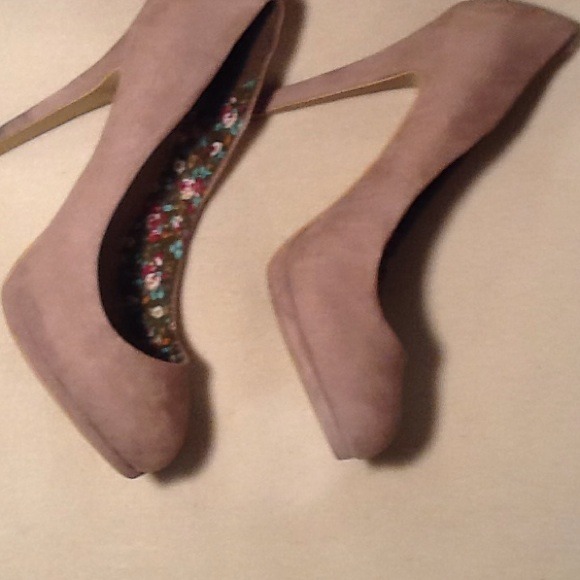 Zara Beige Suede Pumps - Picture 3 of 4
