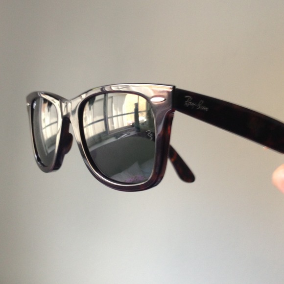 Ray Ban Wayfarers - Picture 2 of 3