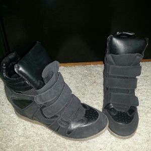 Betseyville black tennis shoe heels