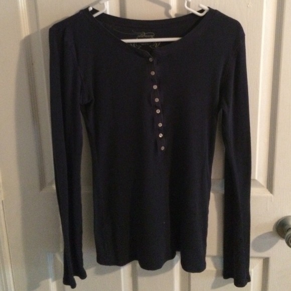 Navy long sleeve shirt.