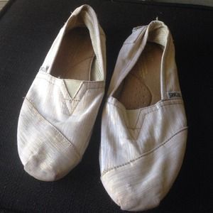 Gold and white Women's Toms
