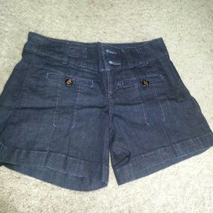 Highwaisted Guess jean shorts