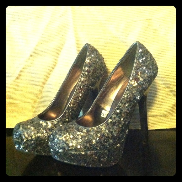 Size 6 Silver Sequin Heels