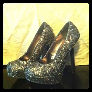Size 6 Silver Sequin Heels