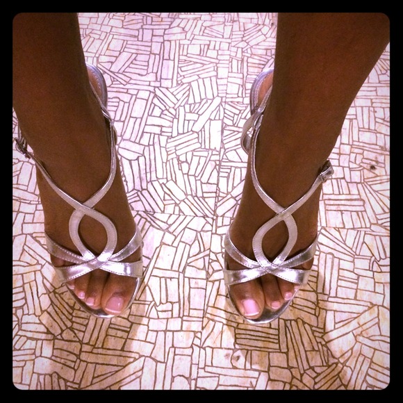 ❗️PRICE REDUCED‼️Silver platform heels👠