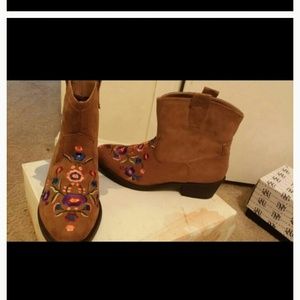 Really cute pair of brown boots new with and box