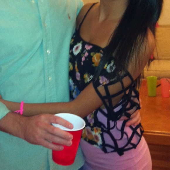 LF/Millau ⭐️ Cropped Caged Flower Top - Picture 3 of 5