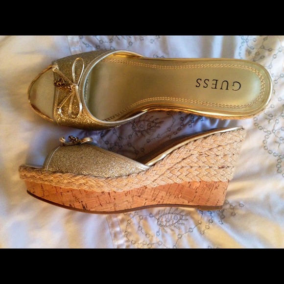 Guess golden sparkle wedges NWOB - Picture 2 of 4
