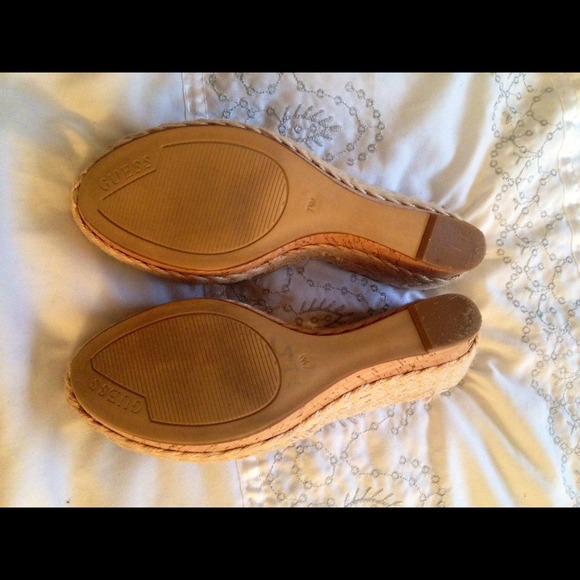 Guess golden sparkle wedges NWOB - Picture 3 of 4