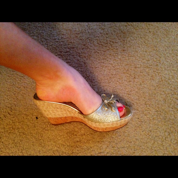 Guess golden sparkle wedges NWOB - Picture 4 of 4