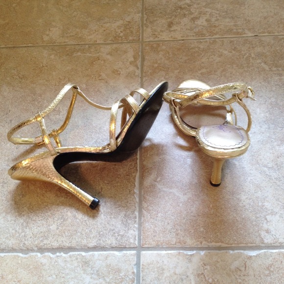 Textured Gold Strappy Heel/Sandal - Picture 2 of 3