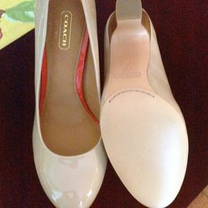 Coach pumps