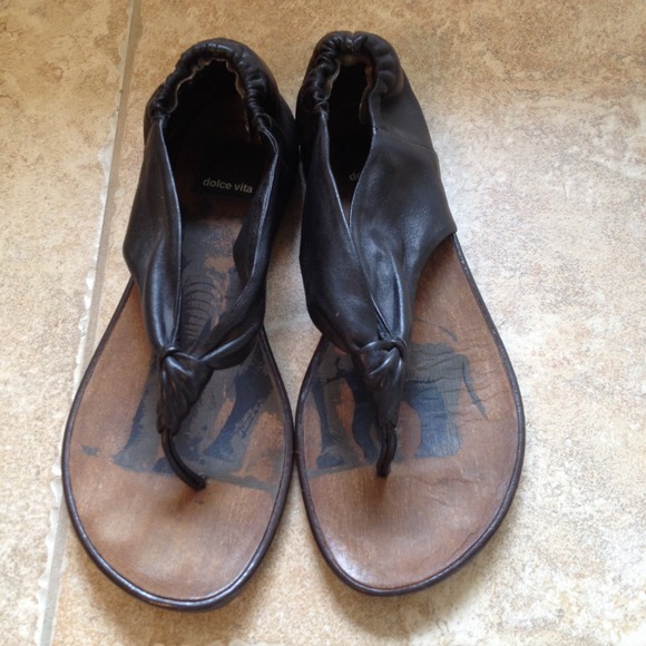 Leather Dolce Vita sandal. - Picture 2 of 4