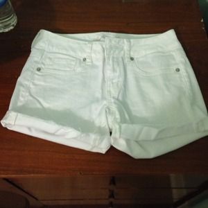 white American Eagle shorts
