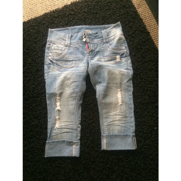 Cute Light Colored Denim Capris