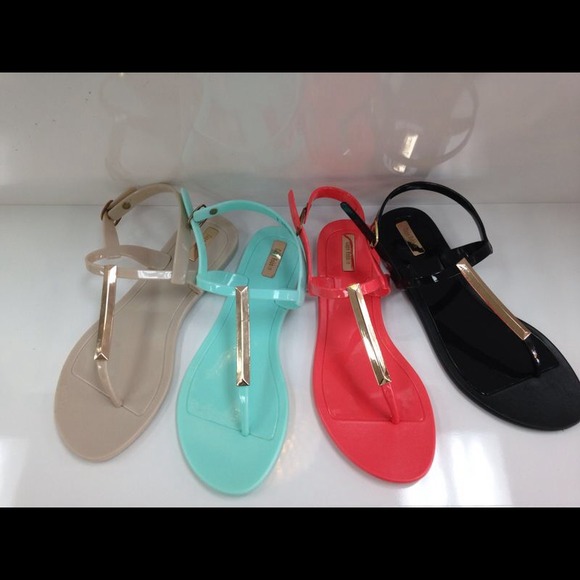Summer flats ✨HOLD FOR @courtneyms ✨