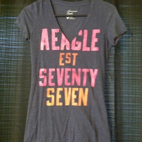 American eagle v neck top