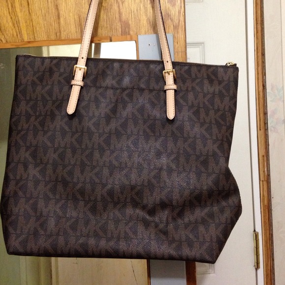 Micheal kors authentic tote excellent condition