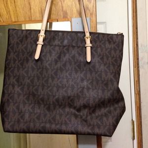 Micheal kors authentic tote excellent condition