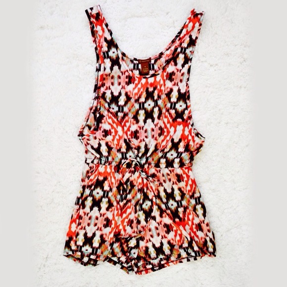 Pattern Romper - Picture 1 of 3