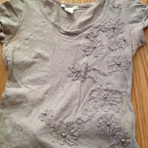 Grey top with flowers - Picture 2 of 3