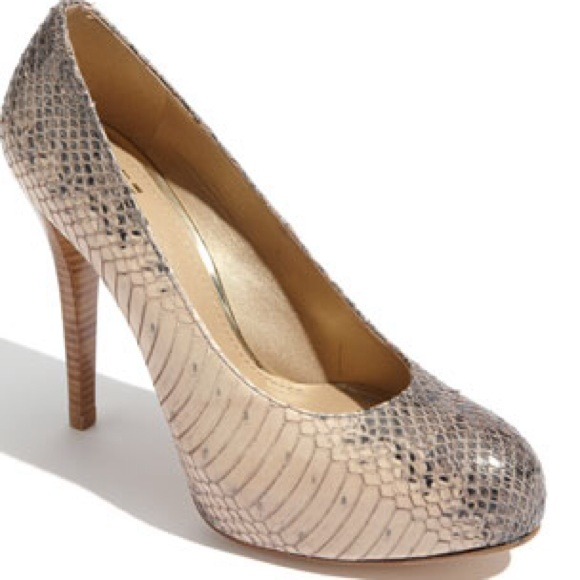 Stuart Weitzman stacked pumps