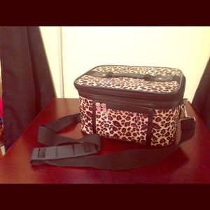 Cheeta-printed make-up tote 👜👛👝