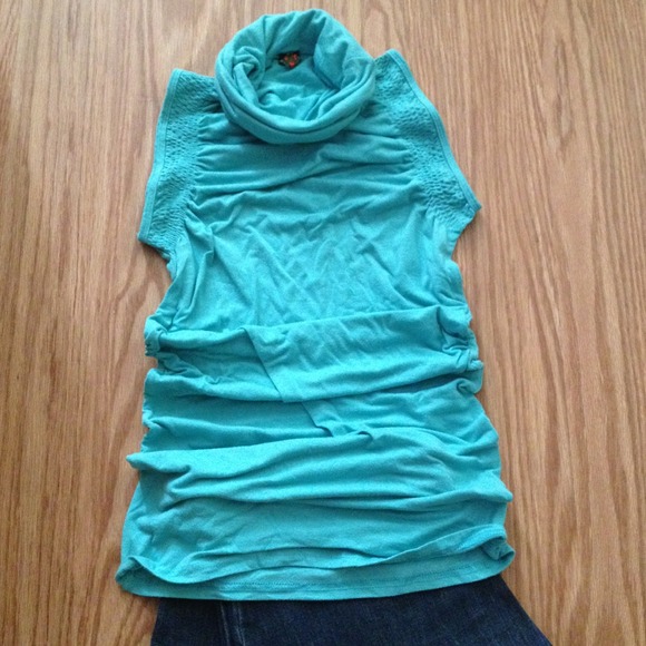 Teal cowl shirtsleeve top - Picture 2 of 2