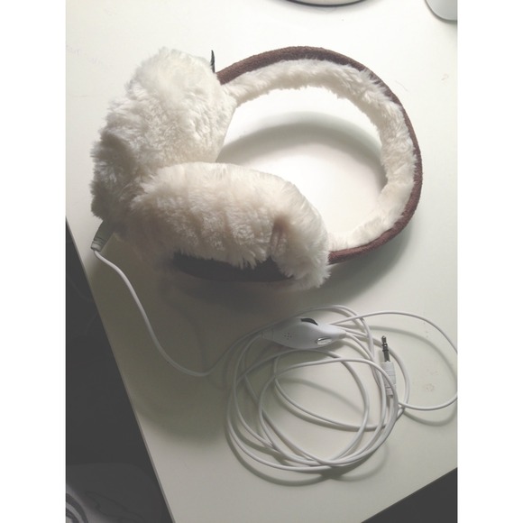 Earmuff headphones 🎶