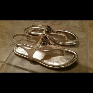 Flat sandals
