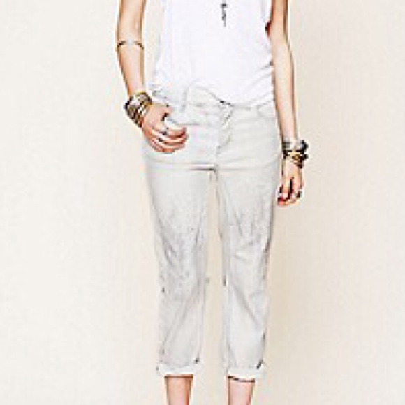 Distressed boyfriend crop jeans **oversized**